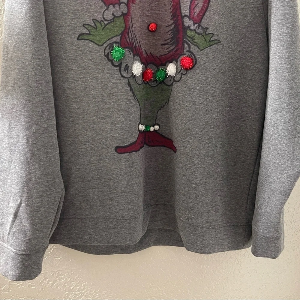 NWOT Russell Men’s Athletic Holiday Gray Crewneck‎ Sweater Festive Design Large
